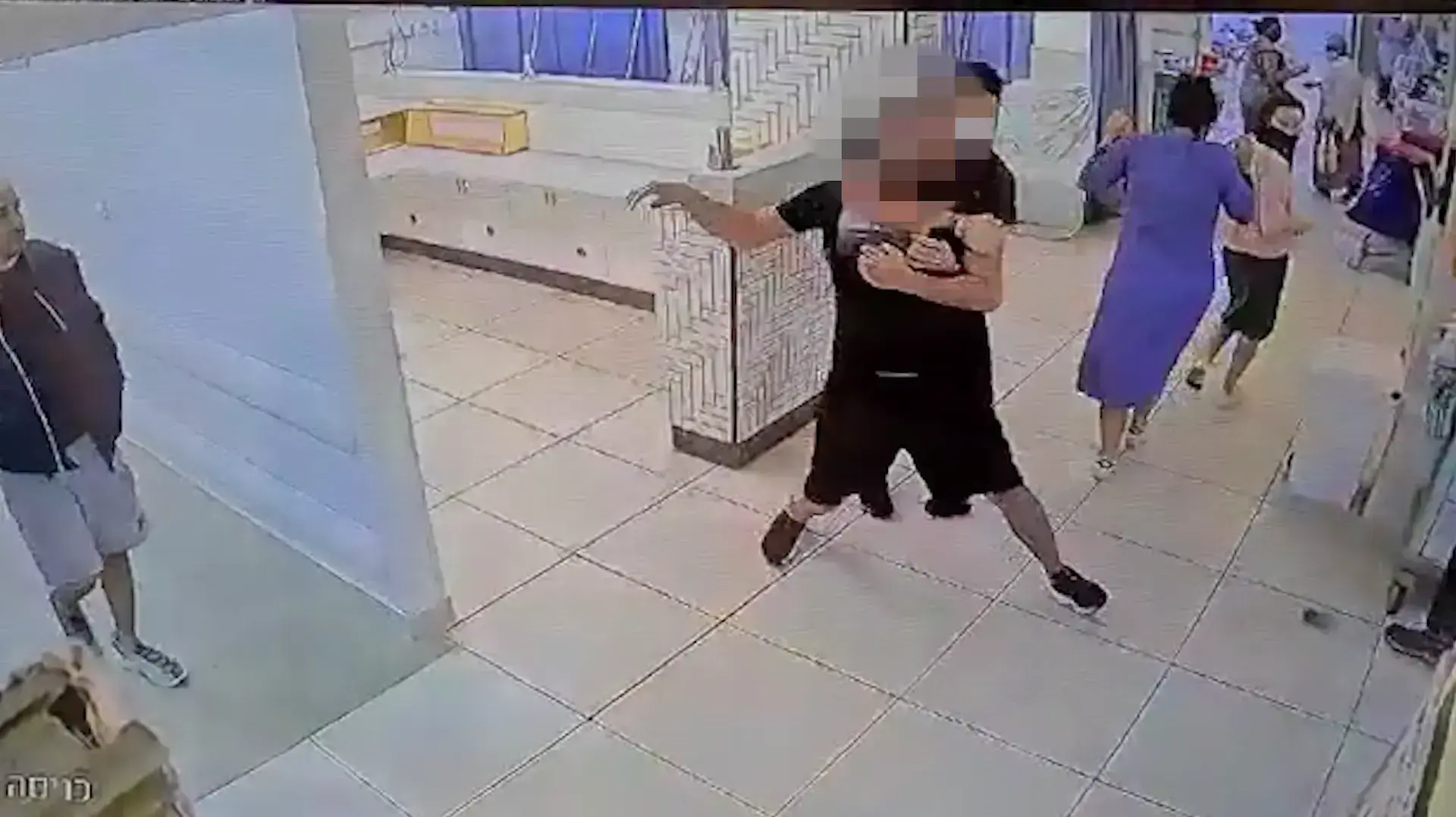 מקלל ומטיח מסך מחשב: תיעוד של אירוע תקיפה בבית החולים לניאדו
8.11.21
