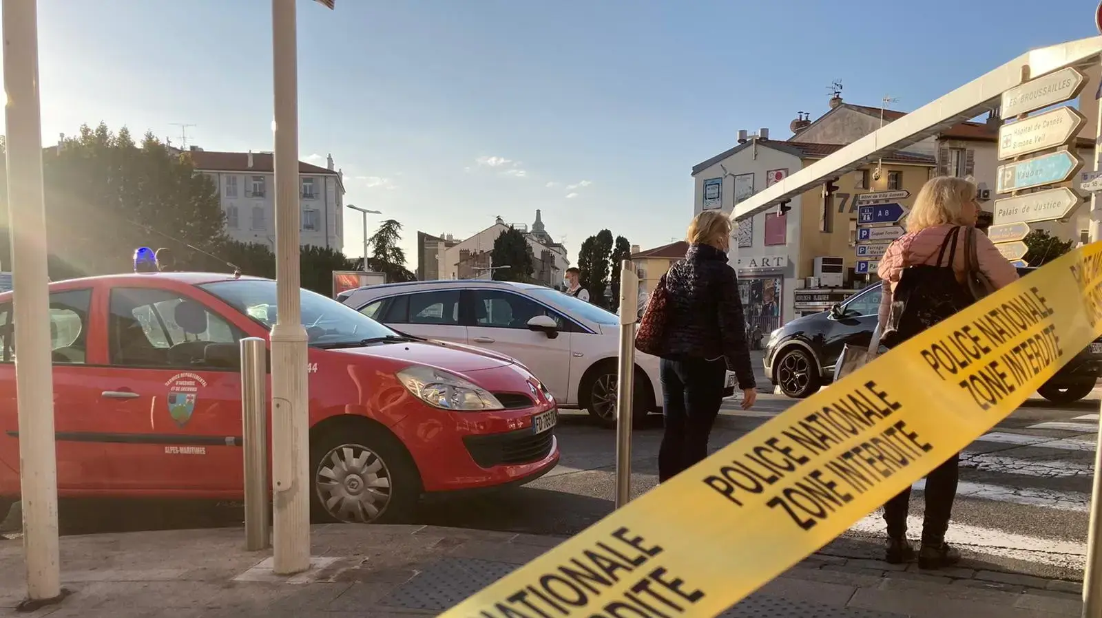 זירת דקירת שוטר בקאן, צרפת 8 בנובמבר 2021