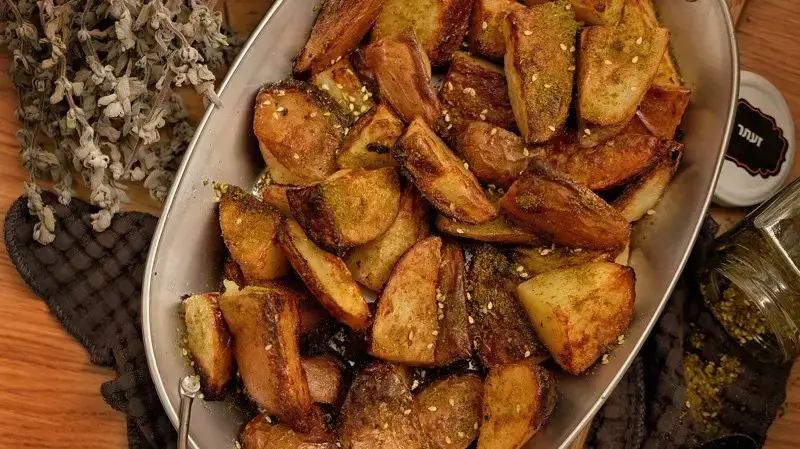 תפוחי אדמה בתנור עם זעתר תפוחי אדמה בתנור עם זעתר