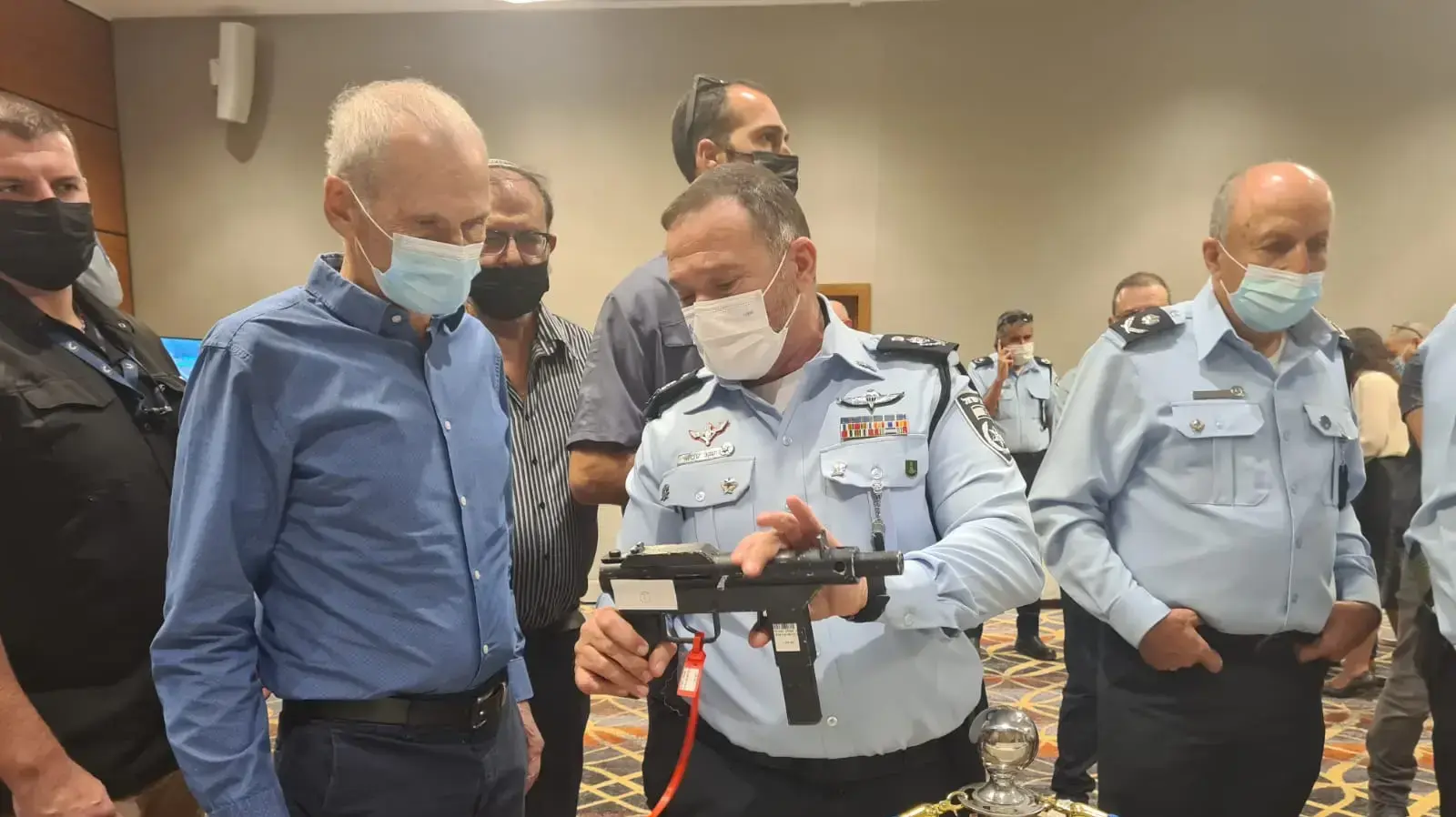 מפכ"ל המשטרה קובי שבתאי והשר לביטחון פנים עמר בר לב בכנס בנושא נשק לא חוקי, מלון גולדן קראון, נצרת, 9 בנובמבר 2021 מפכ"ל המשטרה קובי שבתאי והשר לביטחון פנים עמר בר לב בכנס בנושא נשק לא חוקי, מלון גולדן קראון, נצרת, 9 בנובמבר 2021
