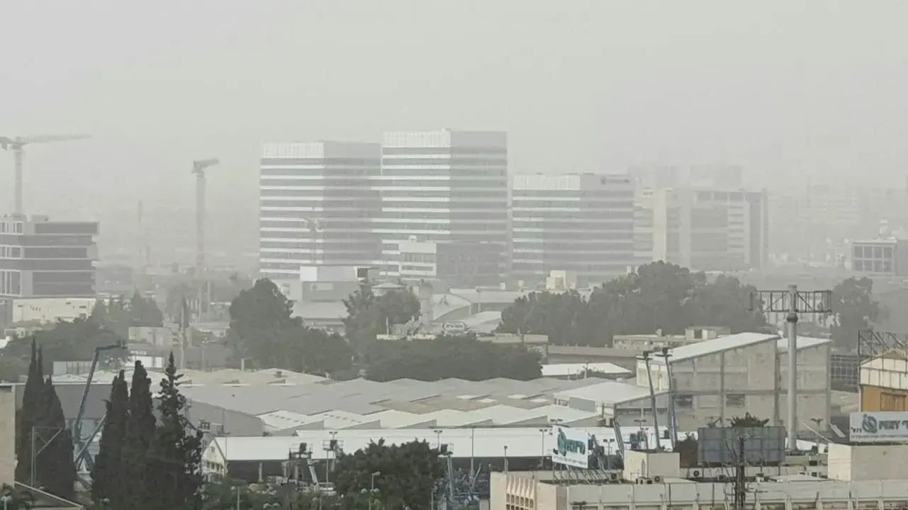 אובך כבד באזור פתח תקווה, 13 בנובמבר 2021 אובך כבד באזור פתח תקווה, 13 בנובמבר 2021