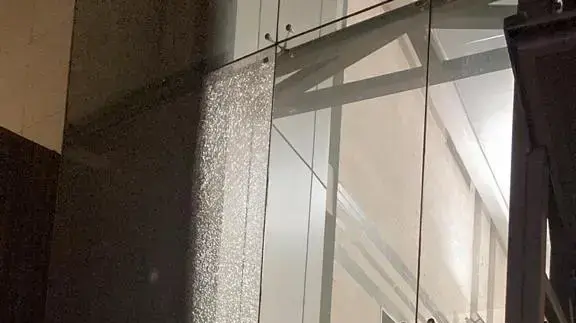 עוברי אורח בקטטה בפתח בית החולים סורוקה, שניים נפצעו עוברי אורח בקטטה בפתח בית החולים סורוקה, שניים נפצעו