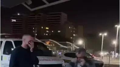 עוברי אורח בקטטה בפתח בית החולים סורוקה, שניים נפצעו עוברי אורח בקטטה בפתח בית החולים סורוקה, שניים נפצעו
