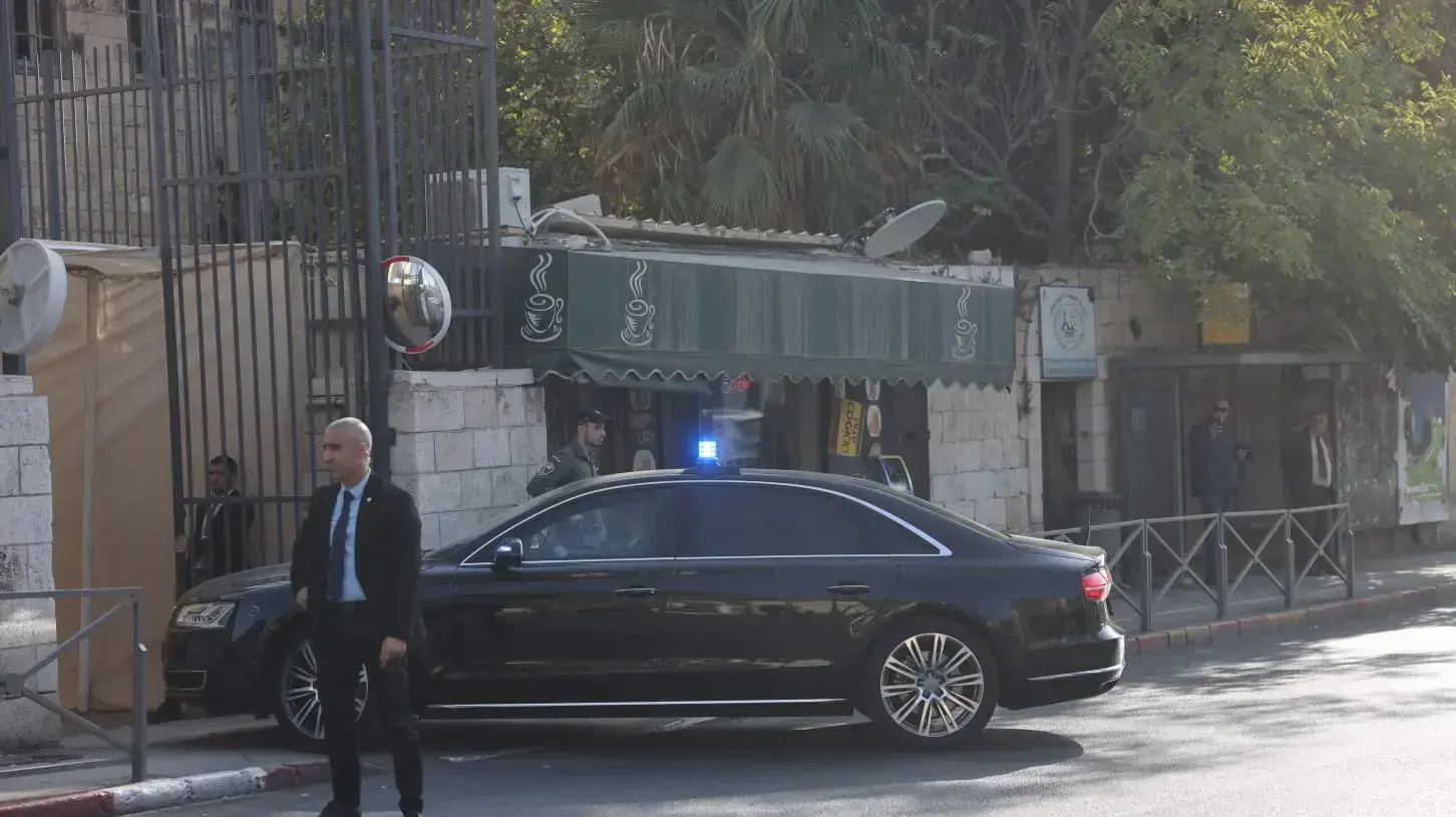 הפגנות תומכי נתניהו מחוץ לבית המשפט הפגנות תומכי נתניהו מחוץ לבית המשפט
