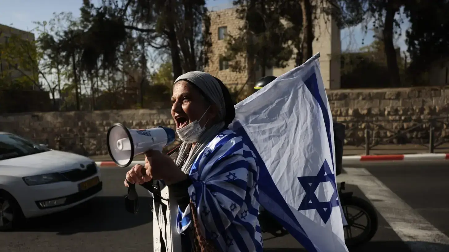 הפגנות תומכי נתניהו מחוץ לבית המשפט הפגנות תומכי נתניהו מחוץ לבית המשפט