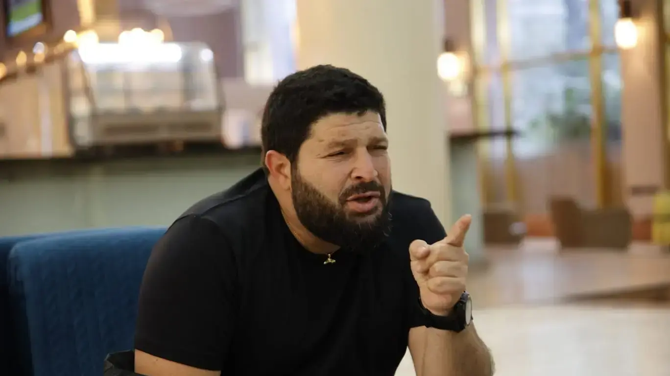 אלמוג כהן אלמוג כהן