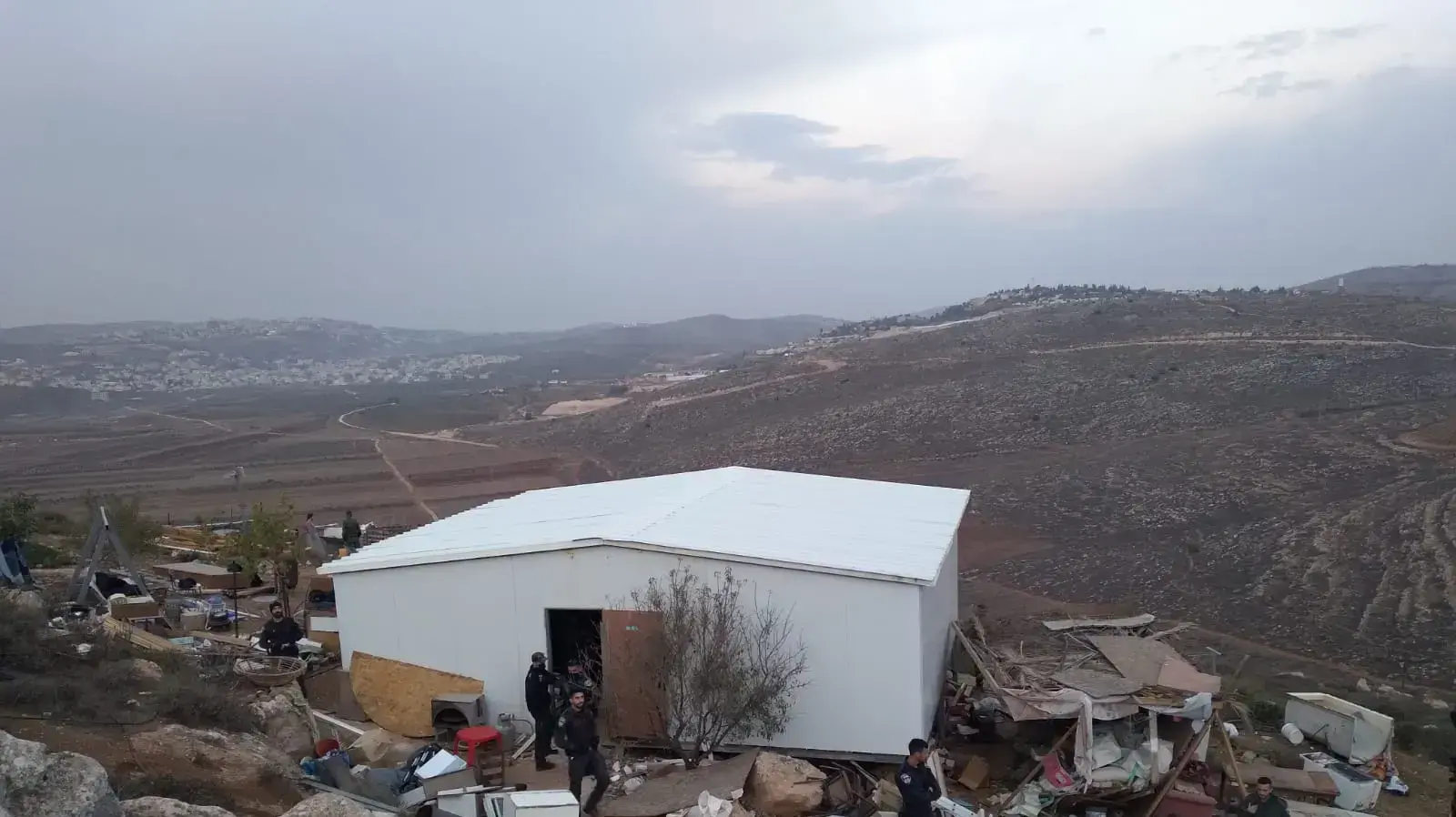 עימותים בין מתנחלים לכוחות משטרה ועובדי המנהל האזרחי במהלך פינוי מאחז  "גאולת ציון" שבבנימין, 17 בנובמבר 2021