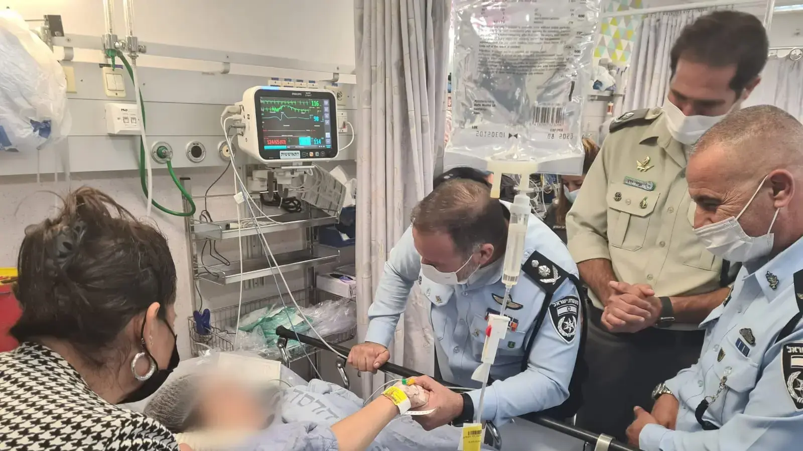 השוטרת שנדקרה במהלך פיגוע הדקירה בירושלים בביה"ח השוטרת שנדקרה במהלך פיגוע הדקירה בירושלים בביה"ח