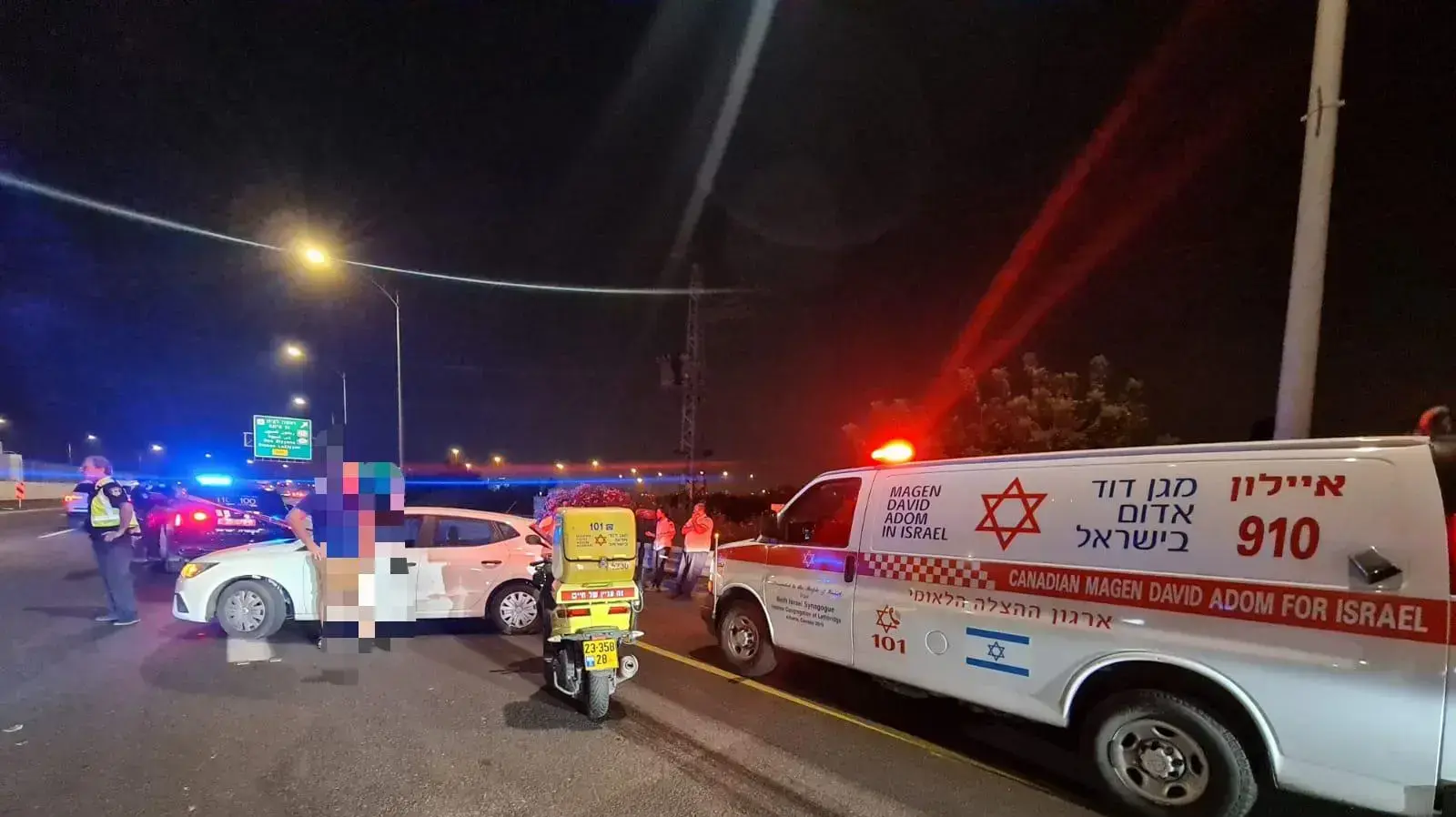 זירת פיצוץ האופונוע בו נהרג בן 30 בבאר יעקב, 18 בנובמבר, 2021 זירת פיצוץ האופונוע בו נהרג בן 30 בבאר יעקב, 18 בנובמבר, 2021