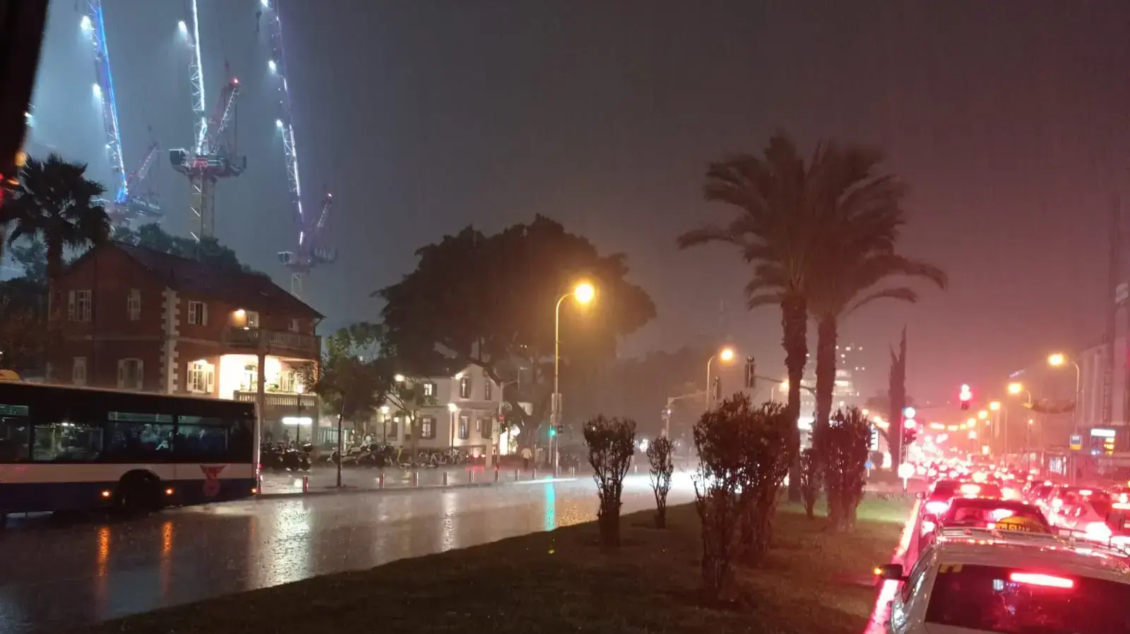 גשמים בתל אביב 18 בנובבמר 2021 גשמים בתל אביב 18 בנובבמר 2021