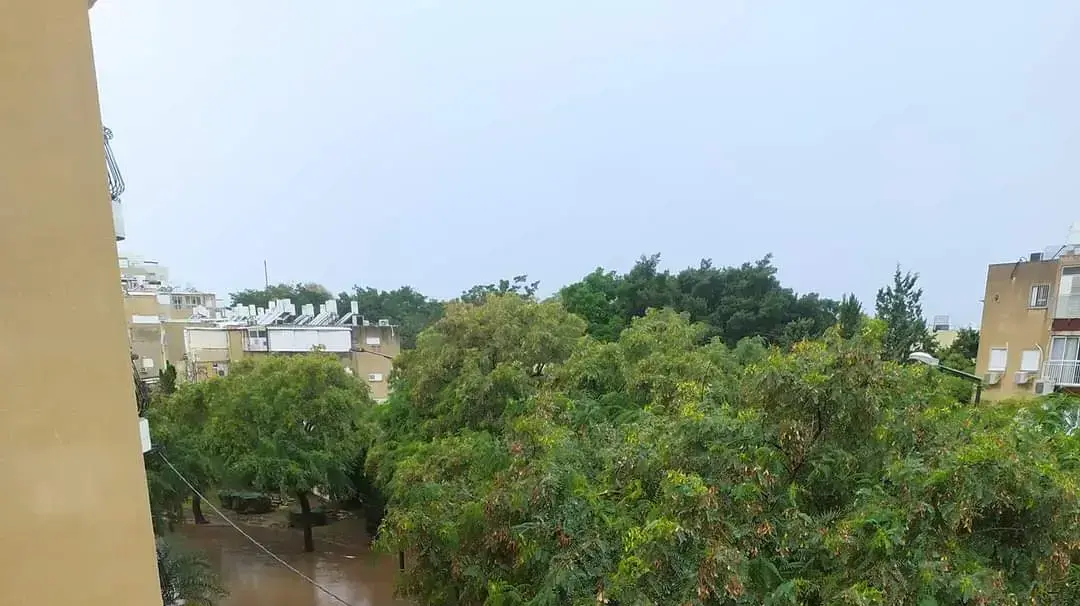 שדרות בנימין בנתניה, הצפות, גשם, מזג אוויר, 20 נובמבר 2021 שדרות בנימין בנתניה, הצפות, גשם, מזג אוויר, 20 נובמבר 2021