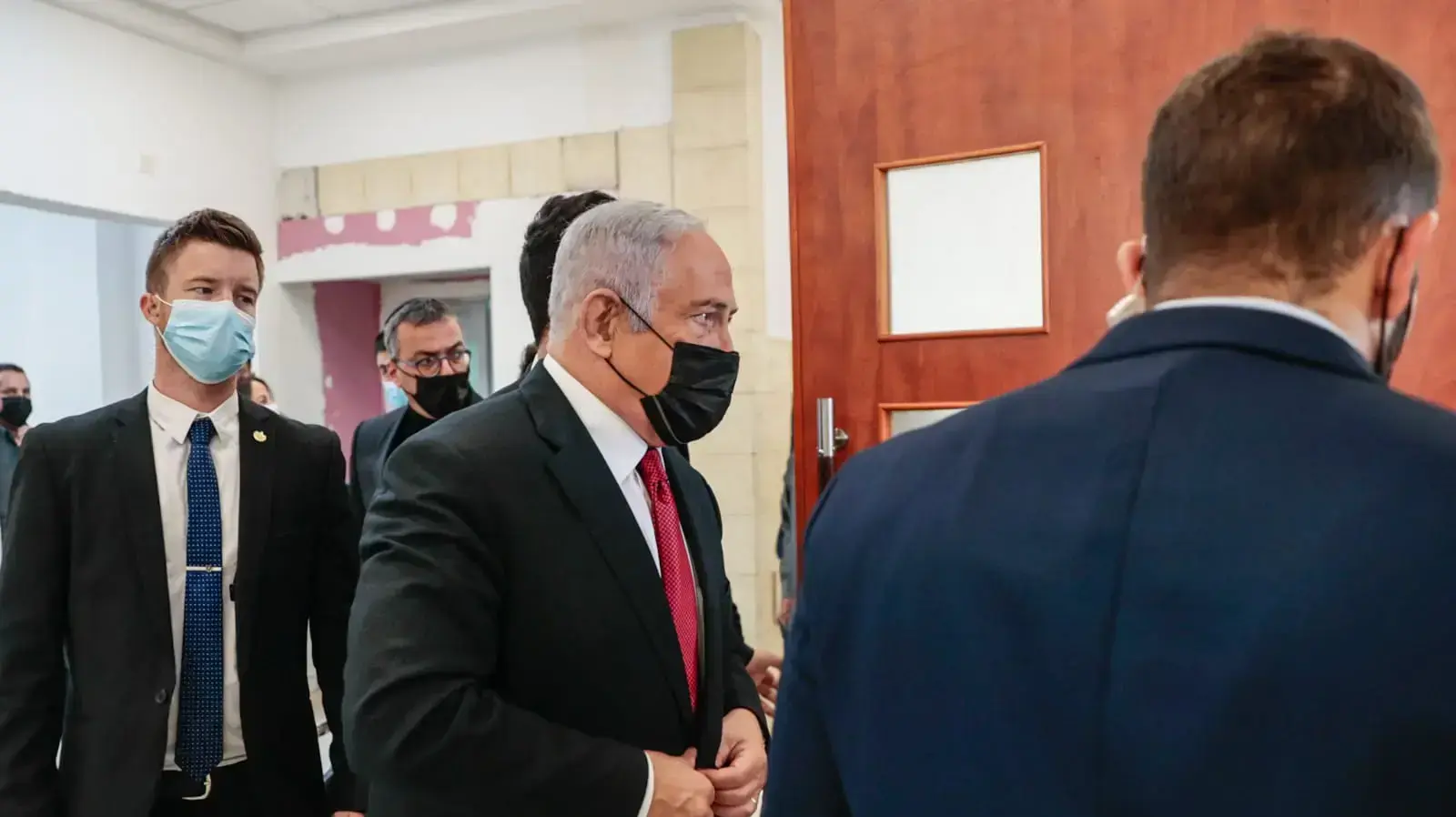 דיון בתיק 4000 | נתיהו עם כניסתו לבית המשפט 22 בנובמבר 2021 דיון בתיק 4000 | נתיהו עם כניסתו לבית המשפט 22 בנובמבר 2021