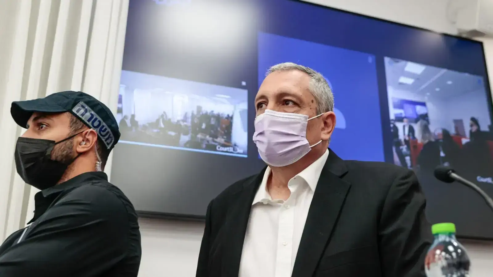 דיון בתיק 4000 | נתיהו עם כניסתו לבית המשפט 22 בנובמבר 2021 דיון בתיק 4000 | נתיהו עם כניסתו לבית המשפט 22 בנובמבר 2021