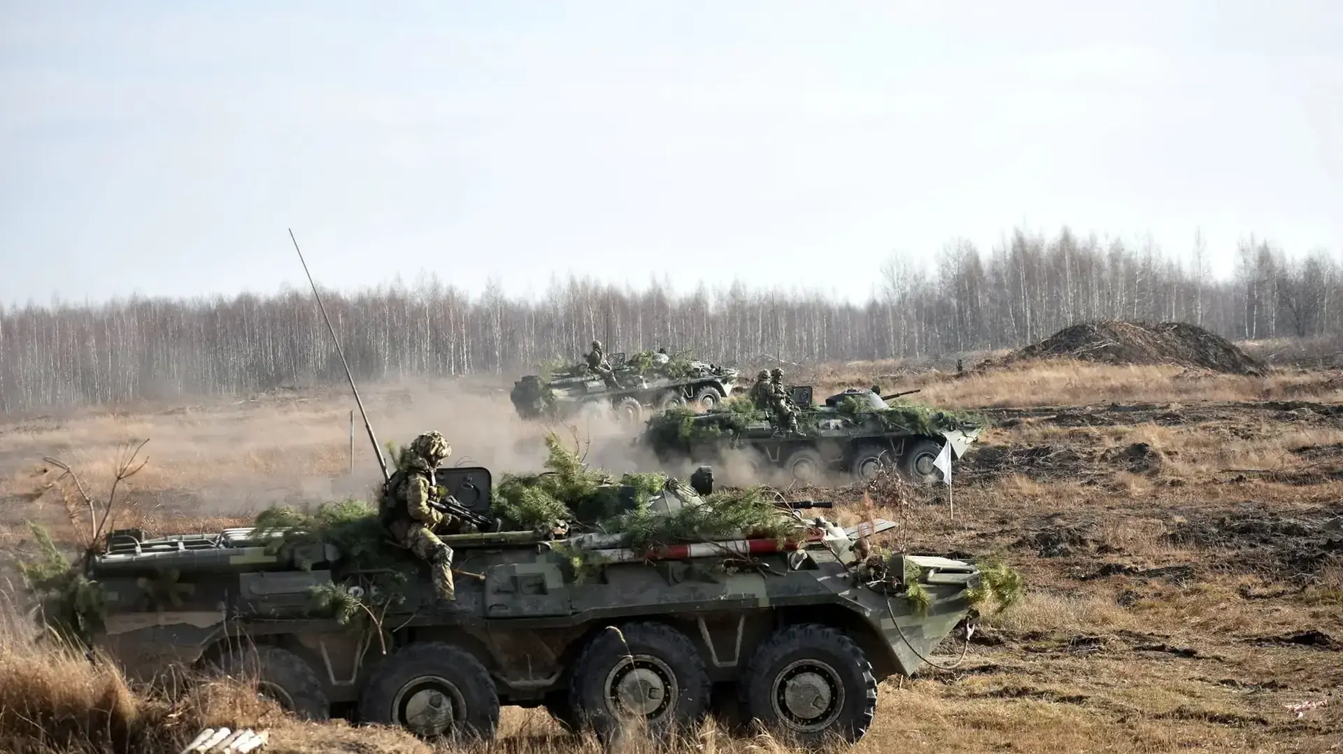 Servicemen of the Ukrainian Air Assault Forces attend military drills in Zhytomyr Region, Ukraine November 21, 2021. Picture taken November 21, 2021. Press service of the Ukrainian Air Assault Forces Command/Handout via REUTERS ATTENTION EDITORS - THIS IMAGE HAS BEEN SUPPLIED BY A THIRD PARTY.
