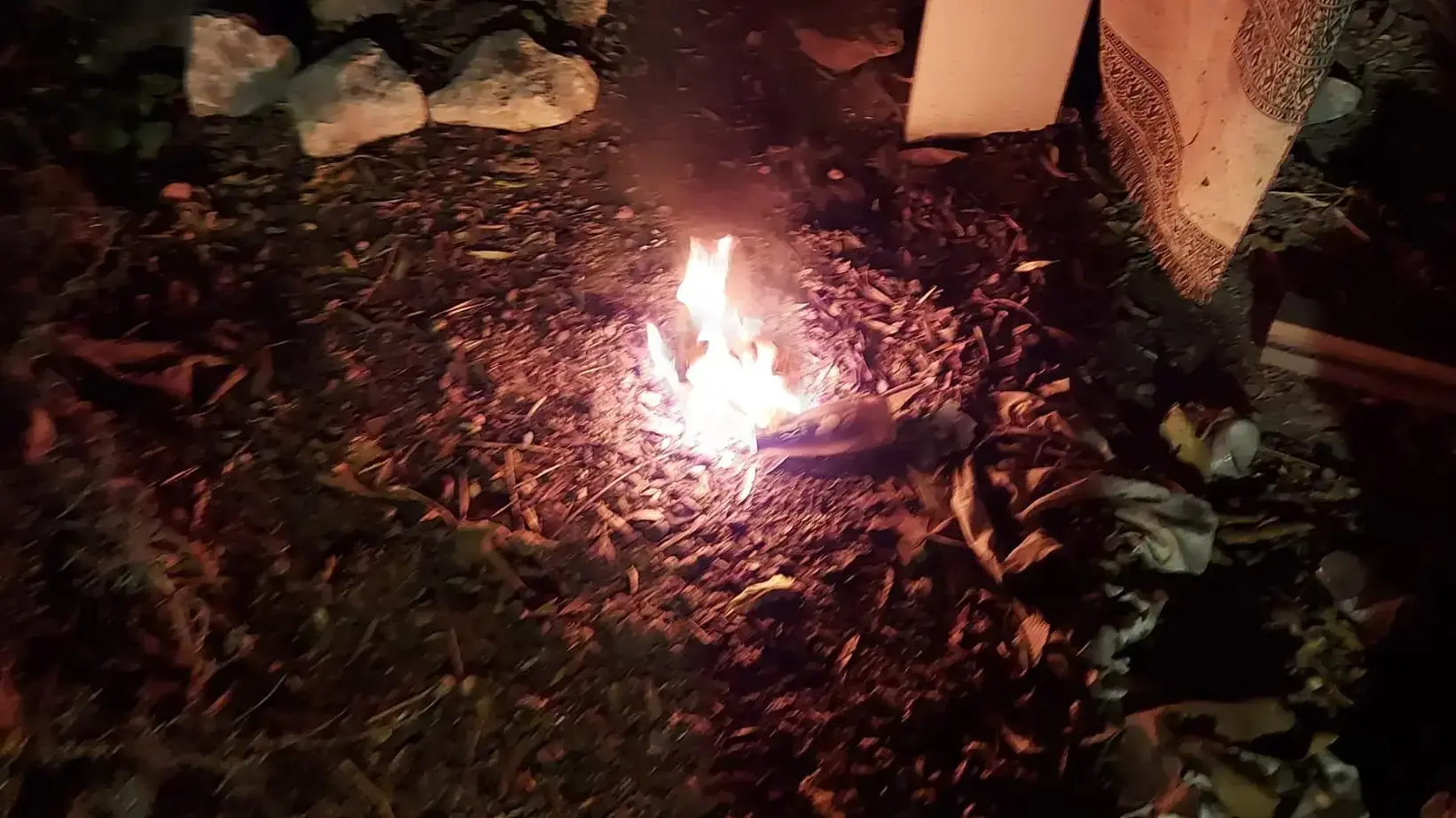 בקבוק תבערה שהושלך לעבר בתי יהודים בשכונת שייח ג'ראח במזרח ירושלים, 22 בנובמבר 2021 בקבוק תבערה שהושלך לעבר בתי יהודים בשכונת שייח ג'ראח במזרח ירושלים, 22 בנובמבר 2021