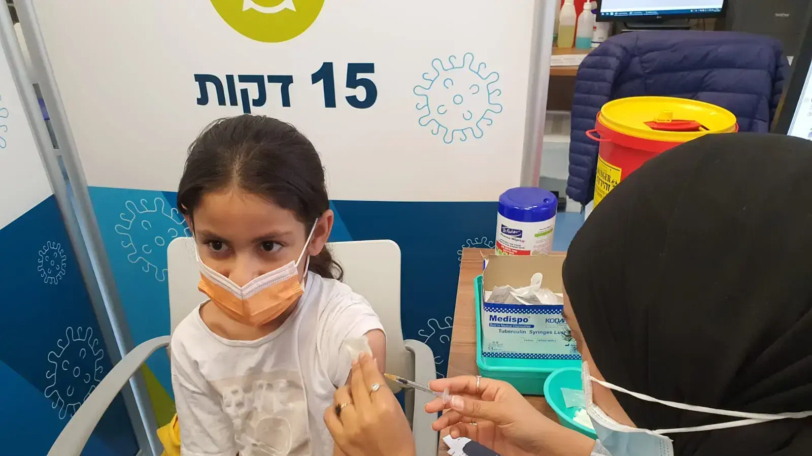פתיחת חיסוני ילדים במתחם של קופת חולים כללית, נתיבות, 23 בנובמבר 2021 פתיחת חיסוני ילדים במתחם של קופת חולים כללית, נתיבות, 23 בנובמבר 2021