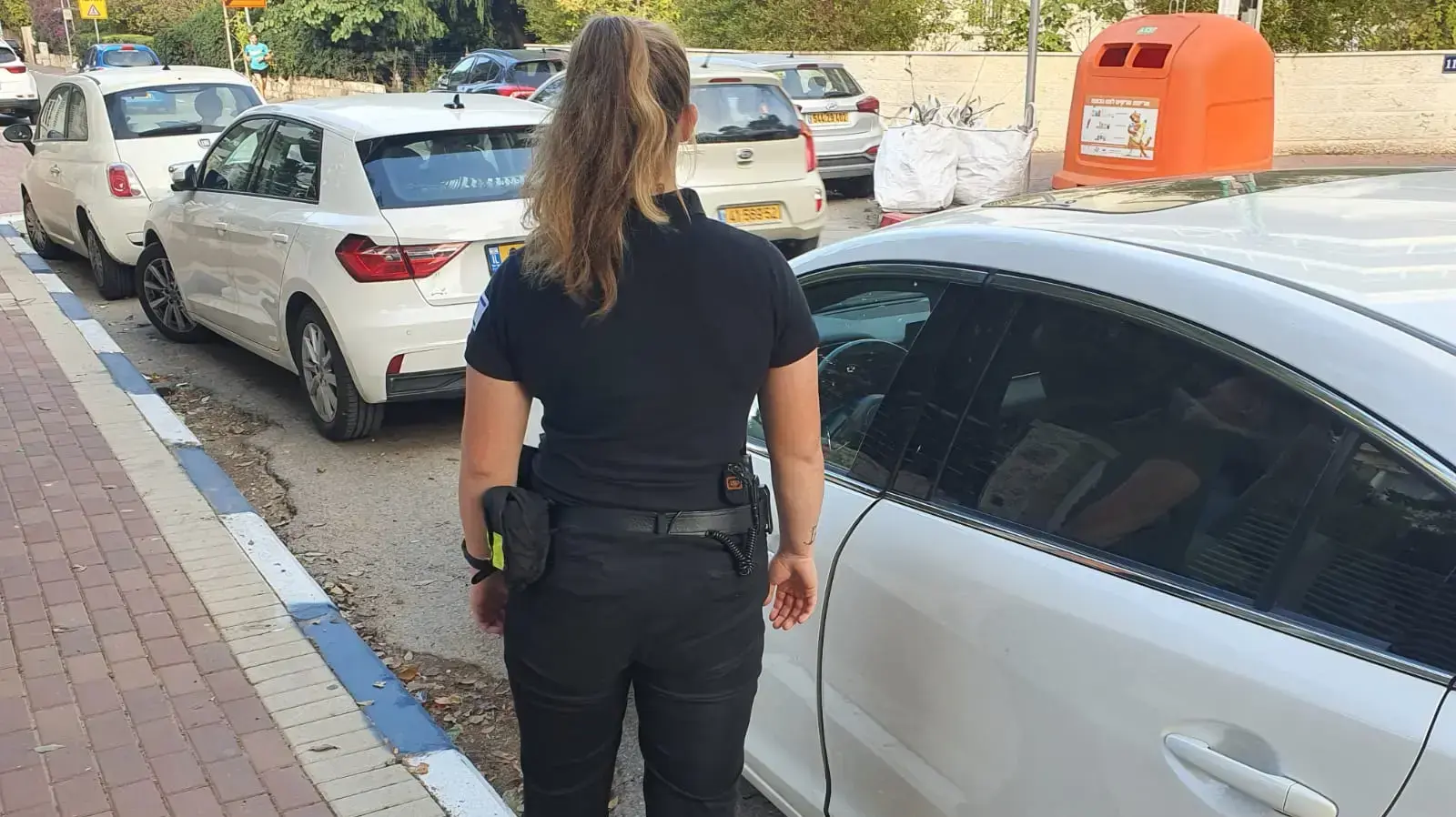 בחורה הטוענת כי הוטרדה על ידי המורה שלה לנהיגה בחורה הטוענת כי הוטרדה על ידי המורה שלה לנהיגה