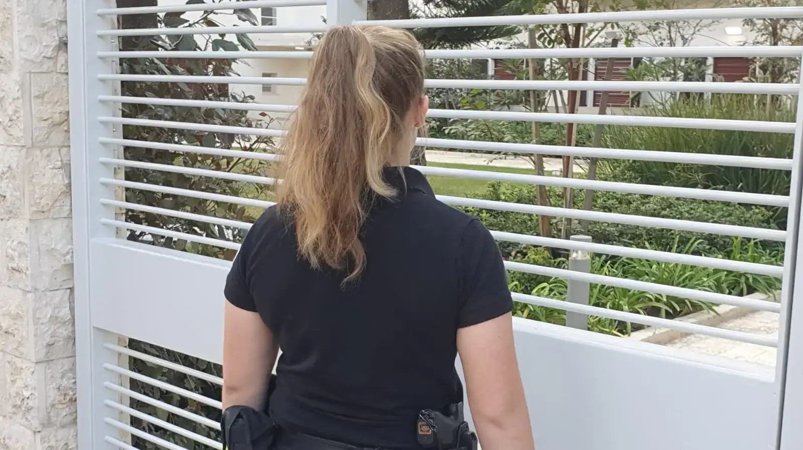 בחורה הטוענת כי הוטרדה על ידי המורה שלה לנהיגה