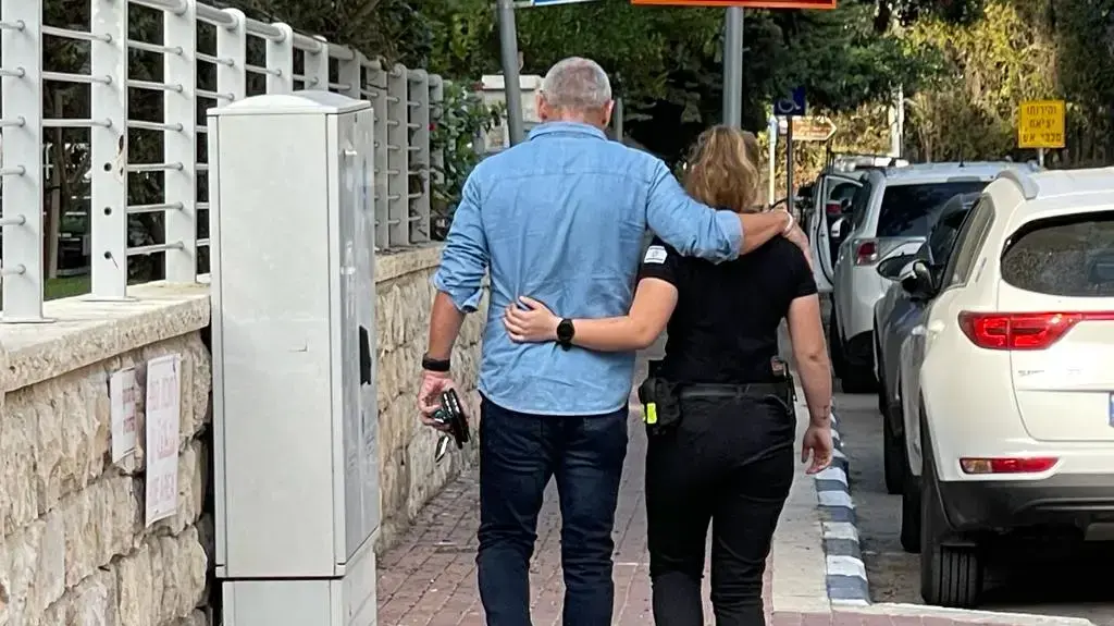 בחורה הטוענת כי הוטרדה על ידי המורה שלה לנהיגה ולצידה אביה בחורה הטוענת כי הוטרדה על ידי המורה שלה לנהיגה ולצידה אביה