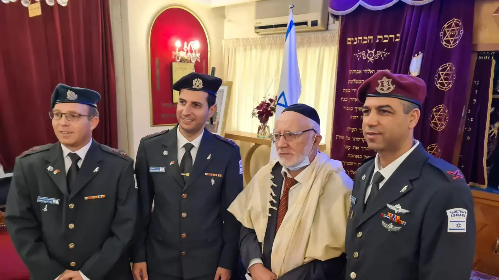 ביקור שר הביטחון בני גנץ ומשלחתו בבית הכנסת ברבאט, מרוקו ביקור שר הביטחון בני גנץ ומשלחתו בבית הכנסת ברבאט, מרוקו