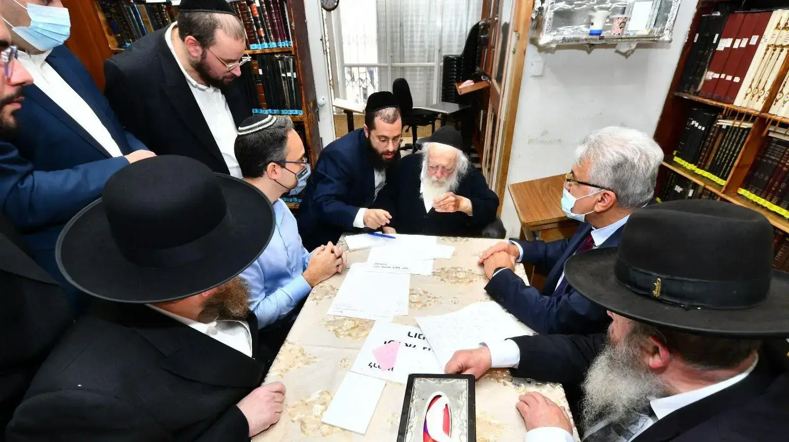 הרב קנייבסקי מורה לחסן ילדים לקורונה הרב קנייבסקי מורה לחסן ילדים לקורונה