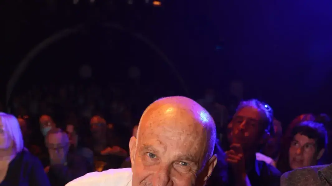 יגאל עזרתי, חתן פרס מפעל חיים בטקס קיפוד הזהב 2021, לצד גלית גיאת, תיאטרון הסמטה, תל אביב, 26 בנובמבר 2021 יגאל עזרתי, חתן פרס מפעל חיים בטקס קיפוד הזהב 2021, לצד גלית גיאת, תיאטרון הסמטה, תל אביב, 26 בנובמבר 2021