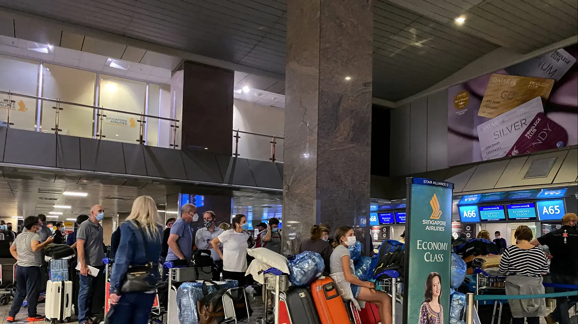 שדה התעופה ביוהנסבורג דרום אפריקה לאחר גילוי וריאנט אומיקרון,26 בנובמבר 2021 שדה התעופה ביוהנסבורג דרום אפריקה לאחר גילוי וריאנט אומיקרון,26 בנובמבר 2021