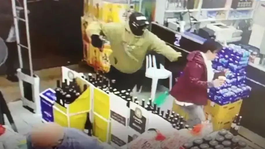 תיעוד מצלמות אבטח מניסיון שוד בחיפה של שי אדרעי באפריל 2019