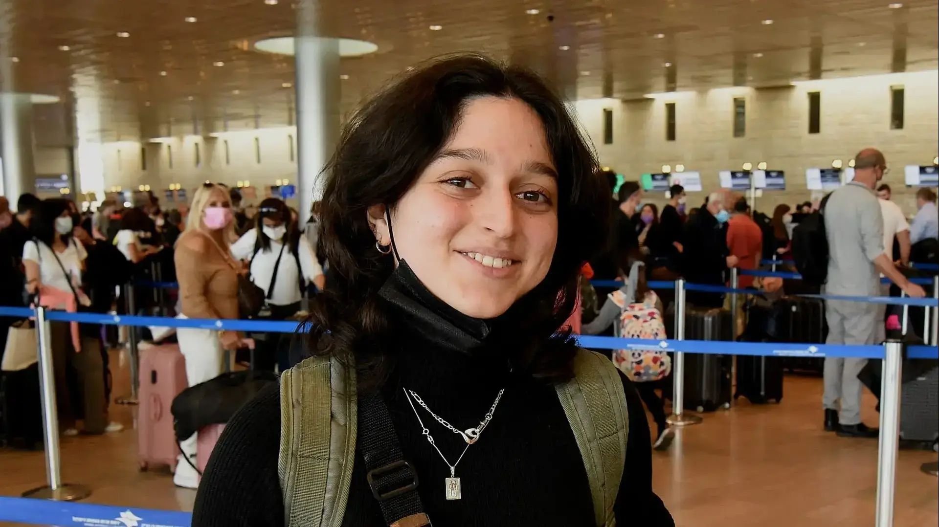 ענבל בר לב, נוסעת בנתב"ג, 28 בנובמבר 2021 ענבל בר לב, נוסעת בנתב"ג, 28 בנובמבר 2021