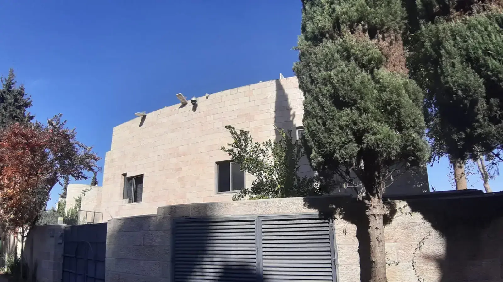 צילום ביתו של סיימון פאליק. מיליארדר שמשפחת נתניהו לנה אצלו בירושלים 29 בנובמבר 2021 צילום ביתו של סיימון פאליק. מיליארדר שמשפחת נתניהו לנה אצלו בירושלים 29 בנובמבר 2021