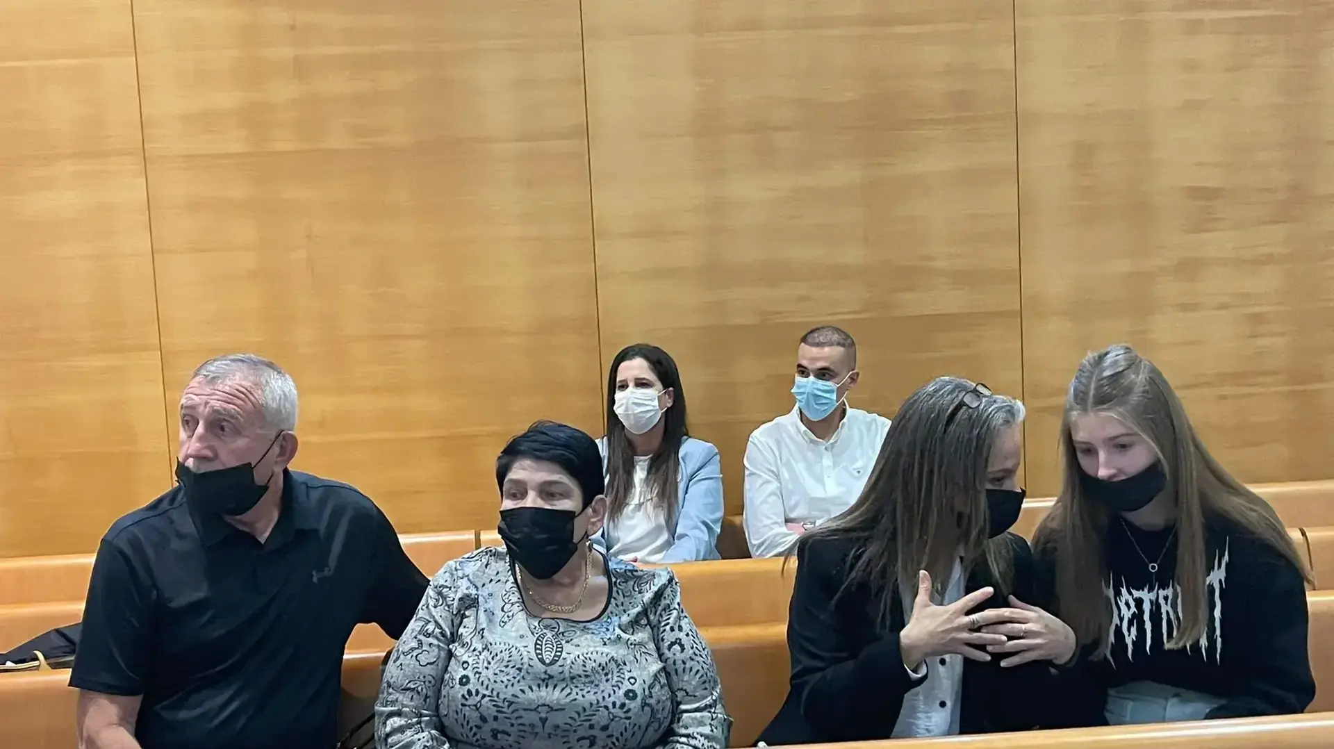 משפחתה של יעל מלניק בדיוק ביטול שחרור החשוד למעצר בית
29.11.21 משפחתה של יעל מלניק בדיוק ביטול שחרור החשוד למעצר בית
29.11.21