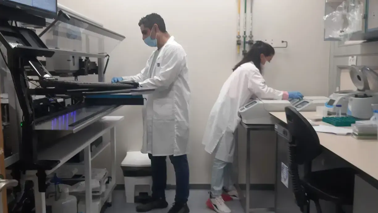 מעבדות ריצוף גנטי של בדיקות הקורונה לגילויי זן אומירקון החדש, ביח חולים אסף הרופא 01 בדצמבר 2021 מעבדות ריצוף גנטי של בדיקות הקורונה לגילויי זן אומירקון החדש, ביח חולים אסף הרופא 01 בדצמבר 2021