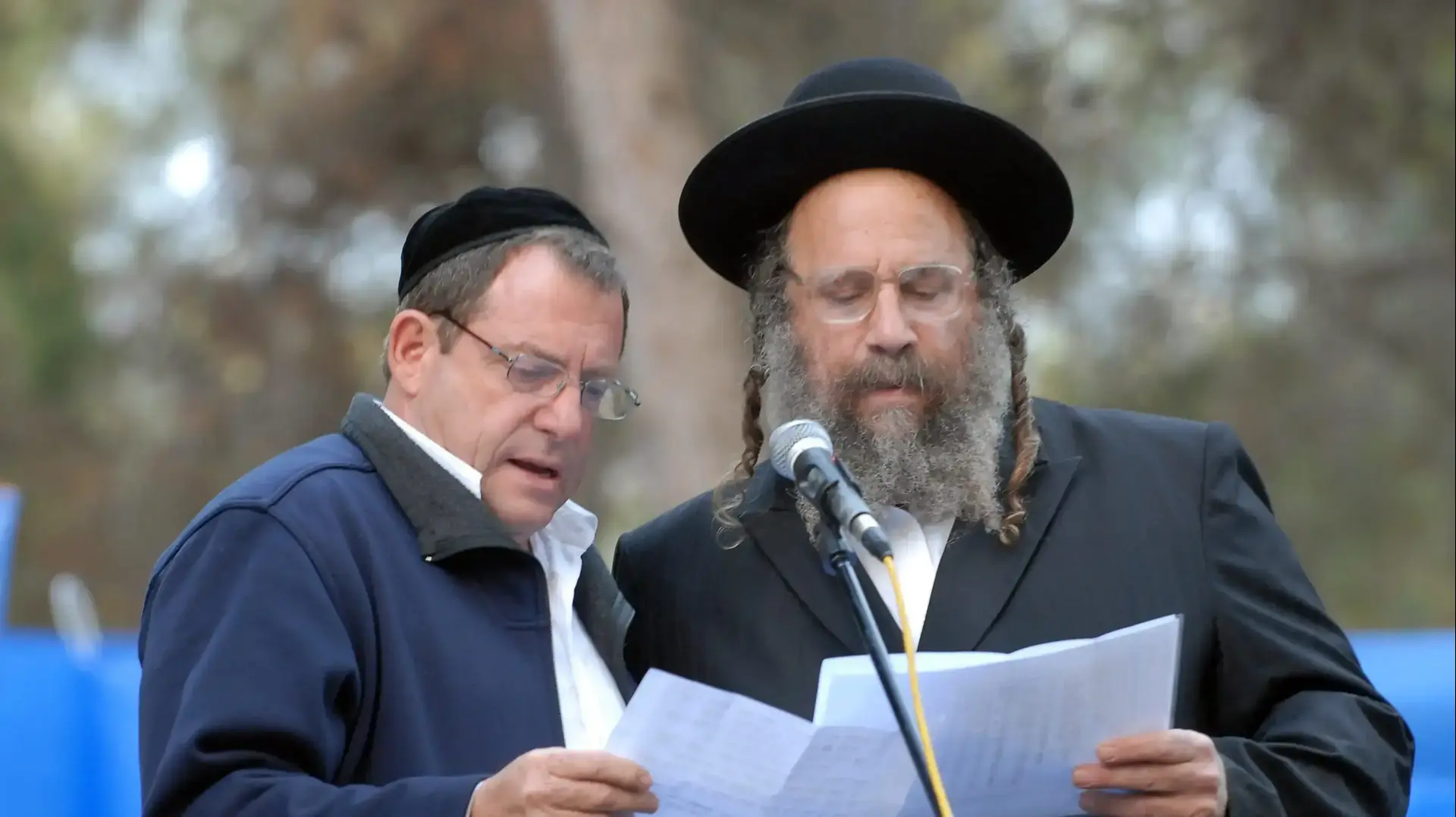 בנימין ויפתח פלמ"ח בניו של רחבעם זאבי בהלוויתו, הר הרצל ירושלים, 29 באוקטובר 2008 בנימין ויפתח פלמ"ח בניו של רחבעם זאבי בהלוויתו, הר הרצל ירושלים, 29 באוקטובר 2008