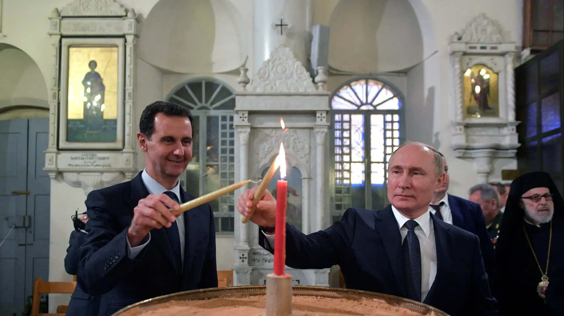 נשיא סוריה בשאר אסד ונשיא רוסיה ולדימיר פוטין בביקור בכנסייה אורתודוכסית בדמשק, 7 בינואר 2020 נשיא סוריה בשאר אסד ונשיא רוסיה ולדימיר פוטין בביקור בכנסייה אורתודוכסית בדמשק, 7 בינואר 2020