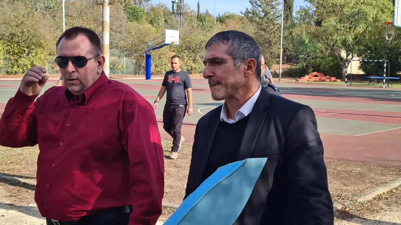 ביקור השופטים במשפט החוזר של רומן זדורוב-רומן זדורוב ועו"ד ירום הלוי עם בובה בדמותה של תאיר ראדה ,ביה"ס נופי גולן קצרין, 6 בדצמבר 2021 ביקור השופטים במשפט החוזר של רומן זדורוב-רומן זדורוב ועו"ד ירום הלוי עם בובה בדמותה של תאיר ראדה ,ביה"ס נופי גולן קצרין, 6 בדצמבר 2021