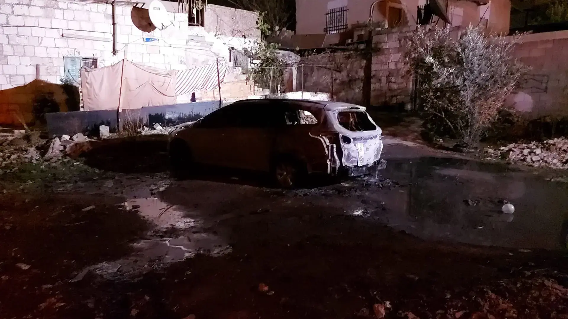 אלמונים הציתו רכב של תושב יהודי בשכונת שייח ג'ראח, ירושלים