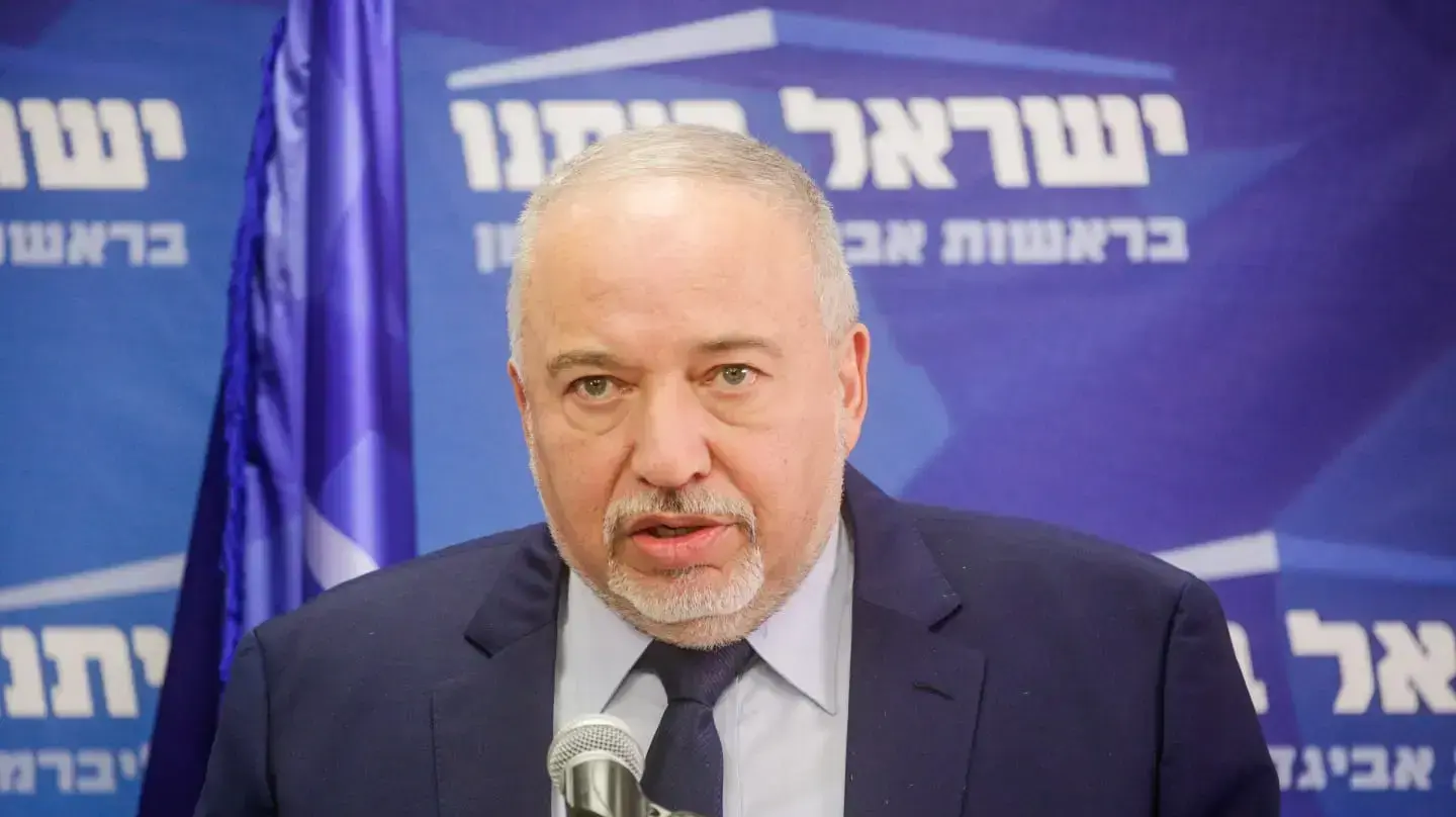 יו"ר ישראל ביתנו, אביגדור ליברמן במהלך ישיבת סיעת מפלגתו בכנסת 13 בדצבר 2021 