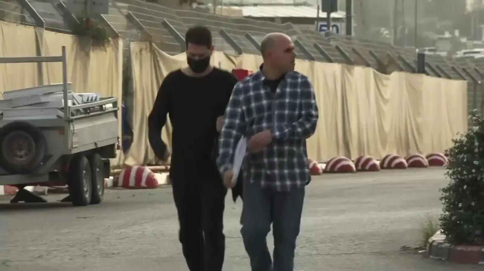 משה חוגג עם יציאתו מלהב 433
14 בדצמבר 2021 משה חוגג עם יציאתו מלהב 433
14 בדצמבר 2021