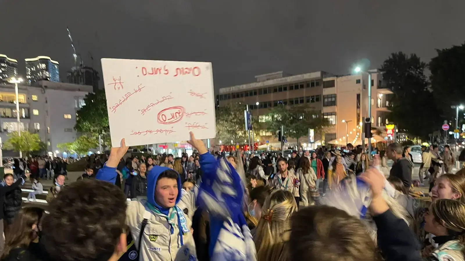 מחאת חניכות הצופים בעקבות האונס בתיכון בתל אביב 14 בדצמבר 2021 מחאת חניכות הצופים בעקבות האונס בתיכון בתל אביב 14 בדצמבר 2021