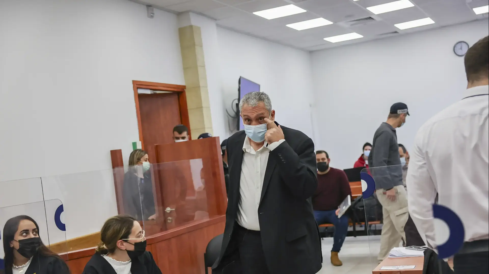 דיון בתיק האלפים | המשך עדותו של ניר חפץ. המחזוי, ירושלים המשך משפט נתניהו. המחוזי, ירושלים 15 בדצמבר 2021 דיון בתיק האלפים | המשך עדותו של ניר חפץ. המחזוי, ירושלים המשך משפט נתניהו. המחוזי, ירושלים 15 בדצמבר 2021