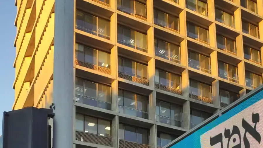 אוטובוס התנגש בגשר סמוך לכיכר רבין
15.12.21