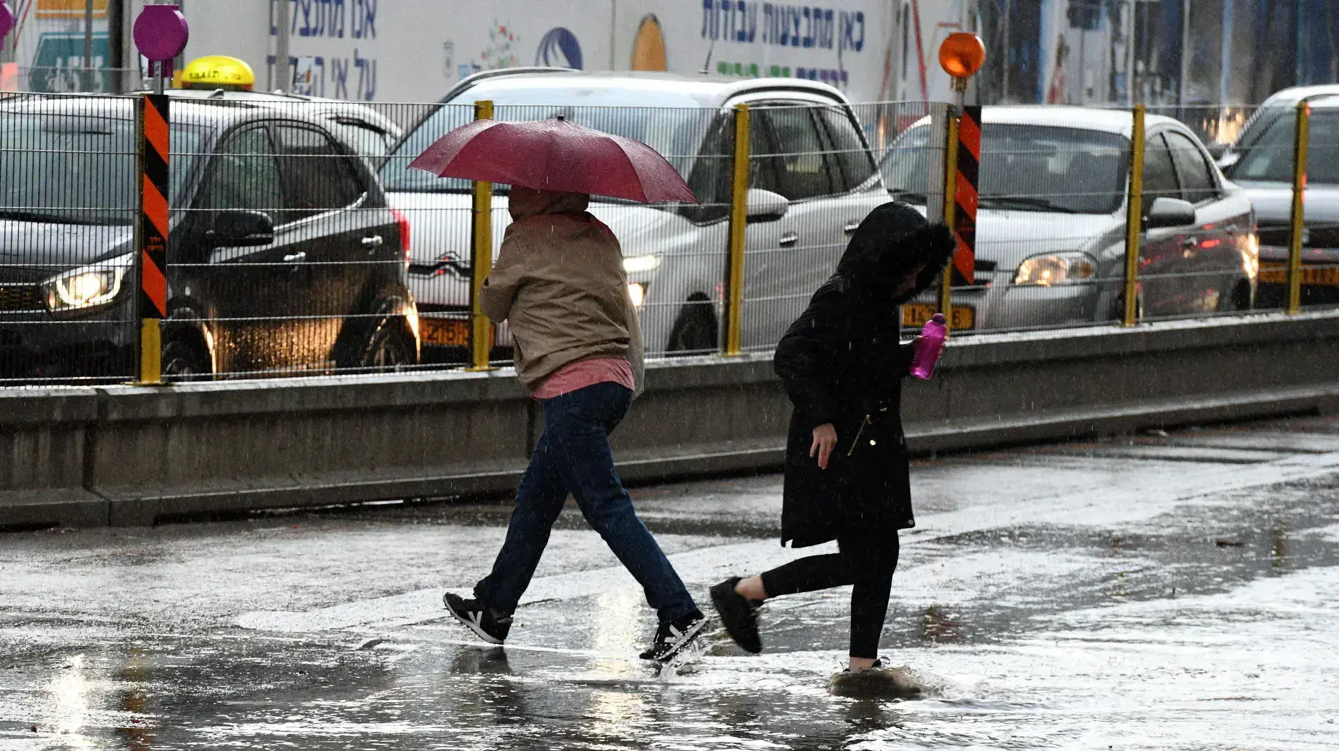 גשם בשמי תל אביב 16 בדצמבר 2021 גשם בשמי תל אביב 16 בדצמבר 2021