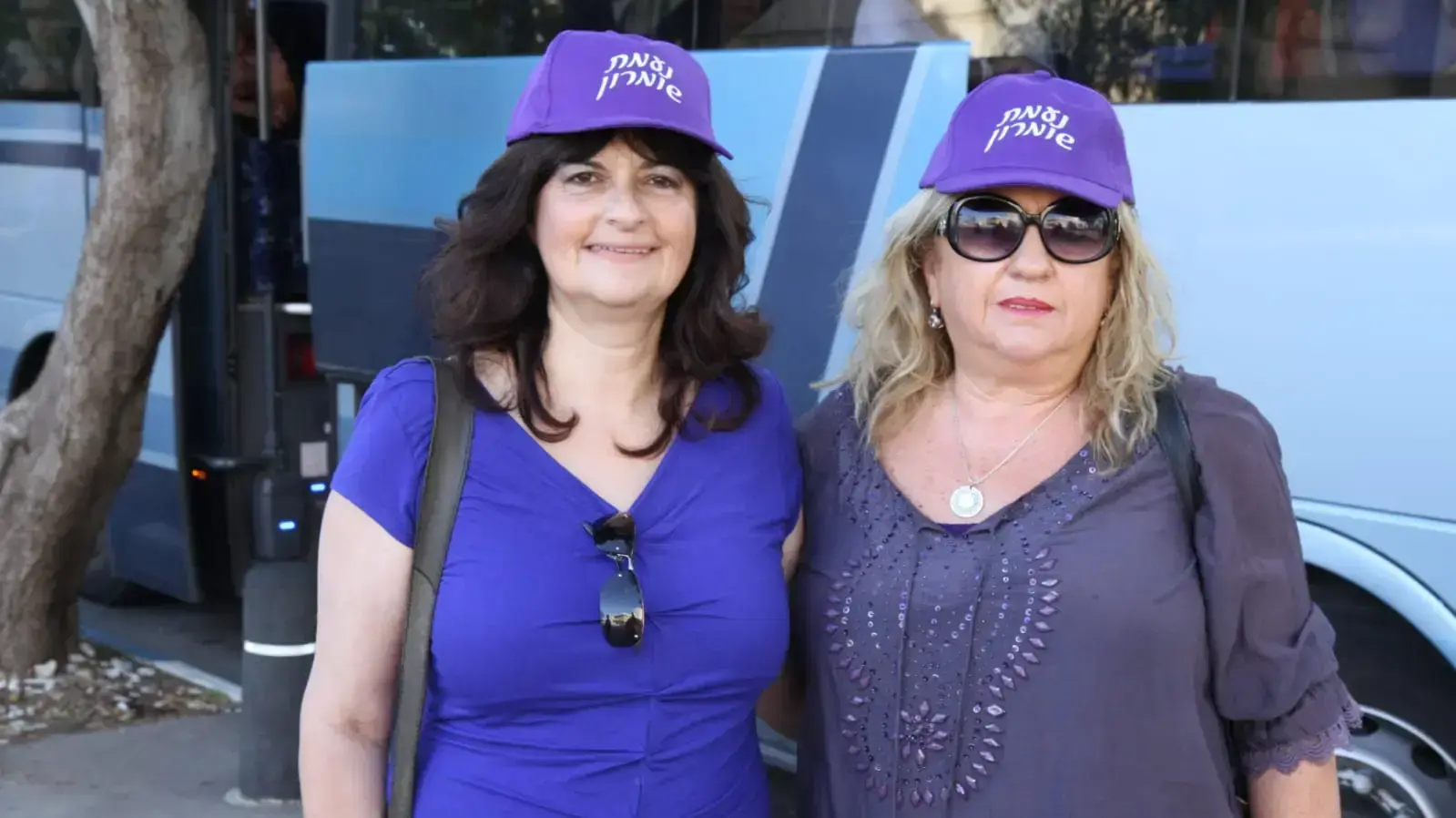 שרה גובס מימין, עם חברתה רויטל פוקס שרה גובס מימין, עם חברתה רויטל פוקס
