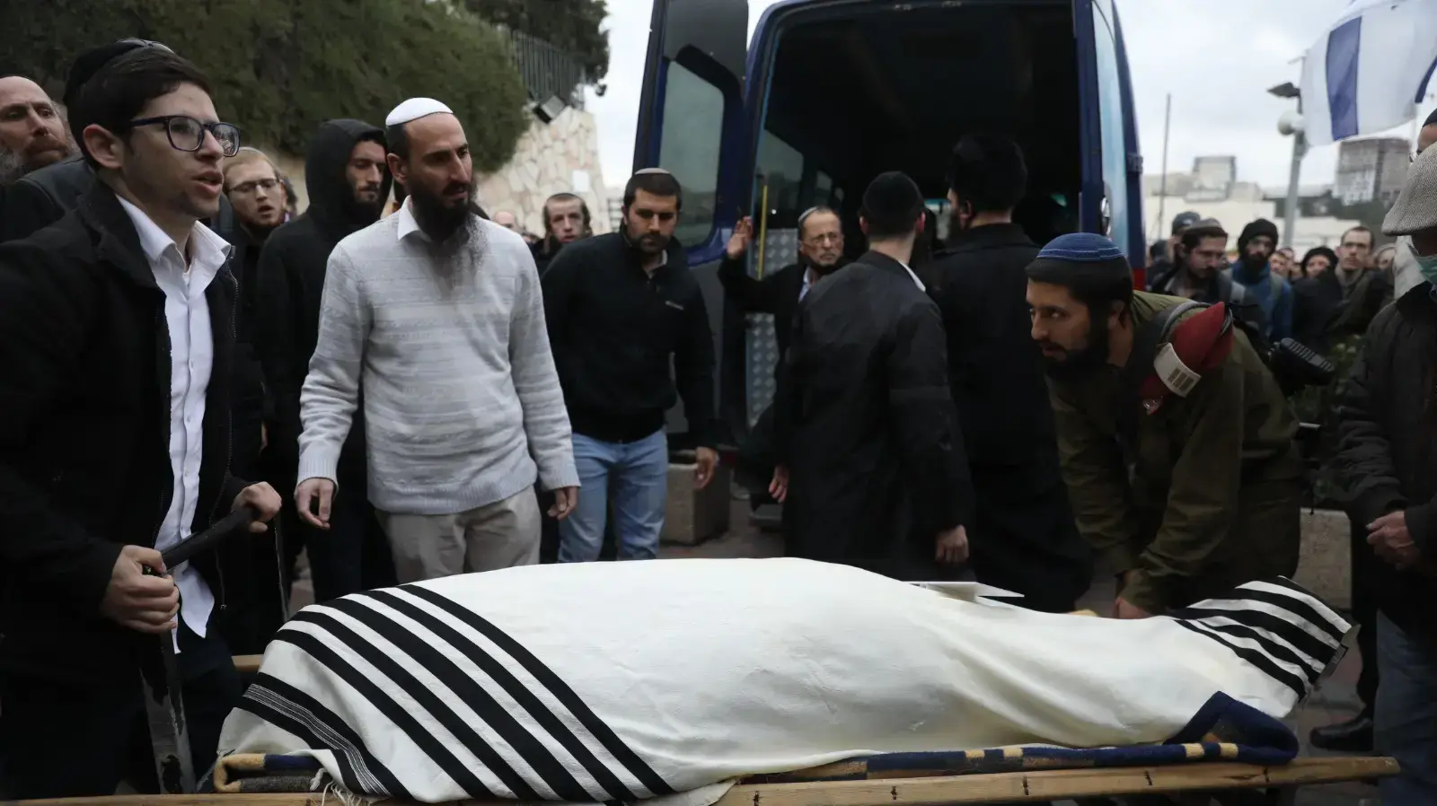 מסע הלוויה של יהודה דימנטמן, הר המנוחות ירושלים,17 בדצמבר 2021 מסע הלוויה של יהודה דימנטמן, הר המנוחות ירושלים,17 בדצמבר 2021
