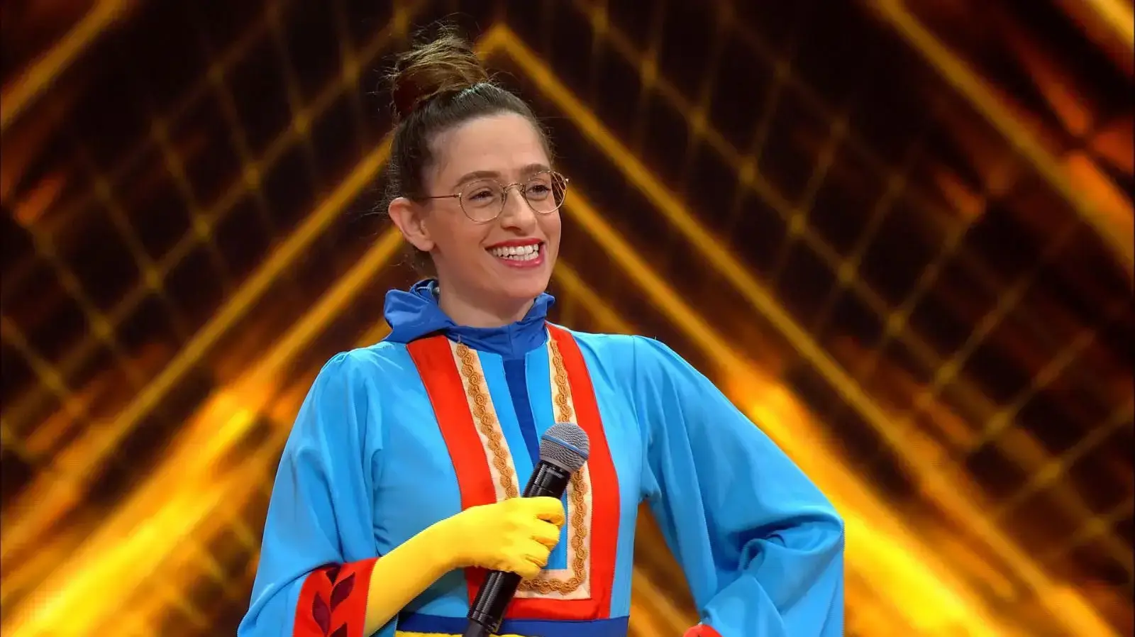 הזמרת רותם שפי המוכרת כשפיטה נחשפת כמי ששרה מאחורי דמות השיבולת בתכנית "הזמר במסכה" של קשת 12 הזמרת רותם שפי המוכרת כשפיטה נחשפת כמי ששרה מאחורי דמות השיבולת בתכנית "הזמר במסכה" של קשת 12