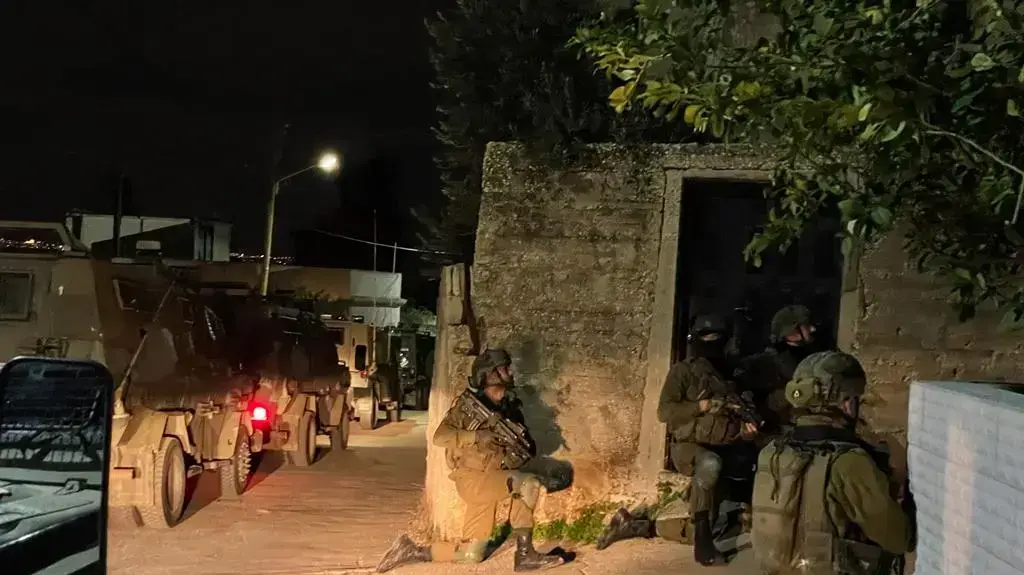 צה"ל מיפה את ביתם של המחבלים החשודים בביצוע פיגוע הירי סמוך לחומש, 20 בדצמבר 2021 צה"ל מיפה את ביתם של המחבלים החשודים בביצוע פיגוע הירי סמוך לחומש, 20 בדצמבר 2021