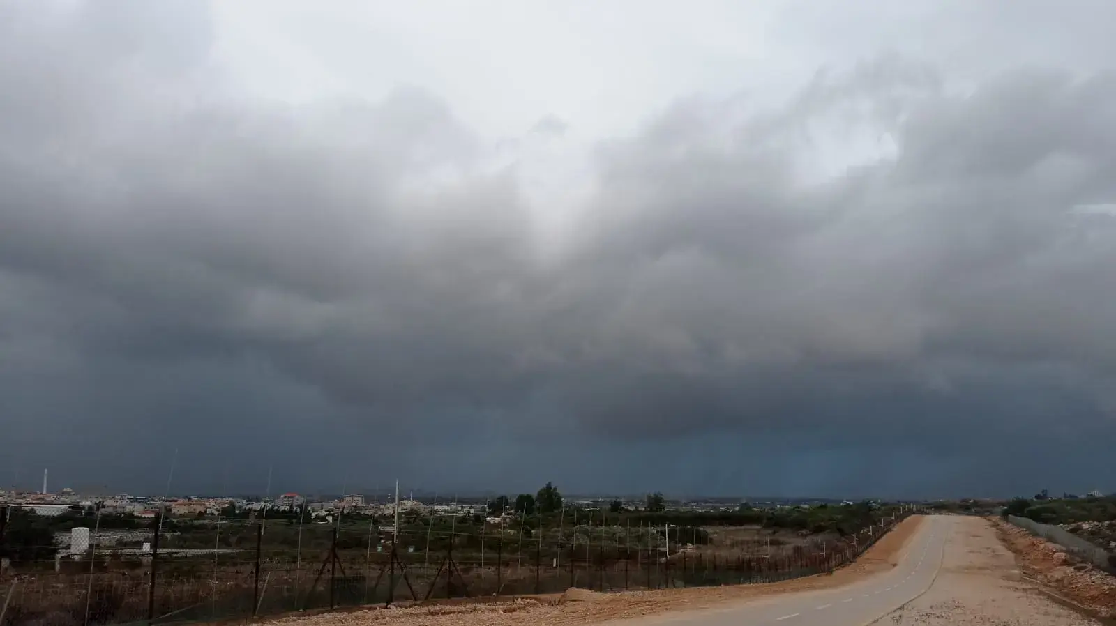 ענני הסערה סמוך לאלפי מנשה 20 בדצמבר 2021 ענני הסערה סמוך לאלפי מנשה 20 בדצמבר 2021
