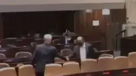 לחיצת ידיים בין ח"כ משה ארבל וגני גנץ, לאחר שהראשון התנצל בפני השני שבייש אותו בפומבי כשחשף שהפר בידוד. 20 בדצמבר 2021 לחיצת ידיים בין ח"כ משה ארבל וגני גנץ, לאחר שהראשון התנצל בפני השני שבייש אותו בפומבי כשחשף שהפר בידוד. 20 בדצמבר 2021