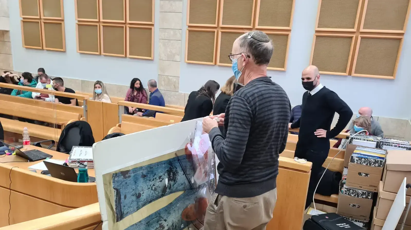 ירון שור, המומחה לטביעות נעליים מעיד במשפט רצח תאיר ראדה. 21 באוקטובר 2021 ירון שור, המומחה לטביעות נעליים מעיד במשפט רצח תאיר ראדה. 21 באוקטובר 2021