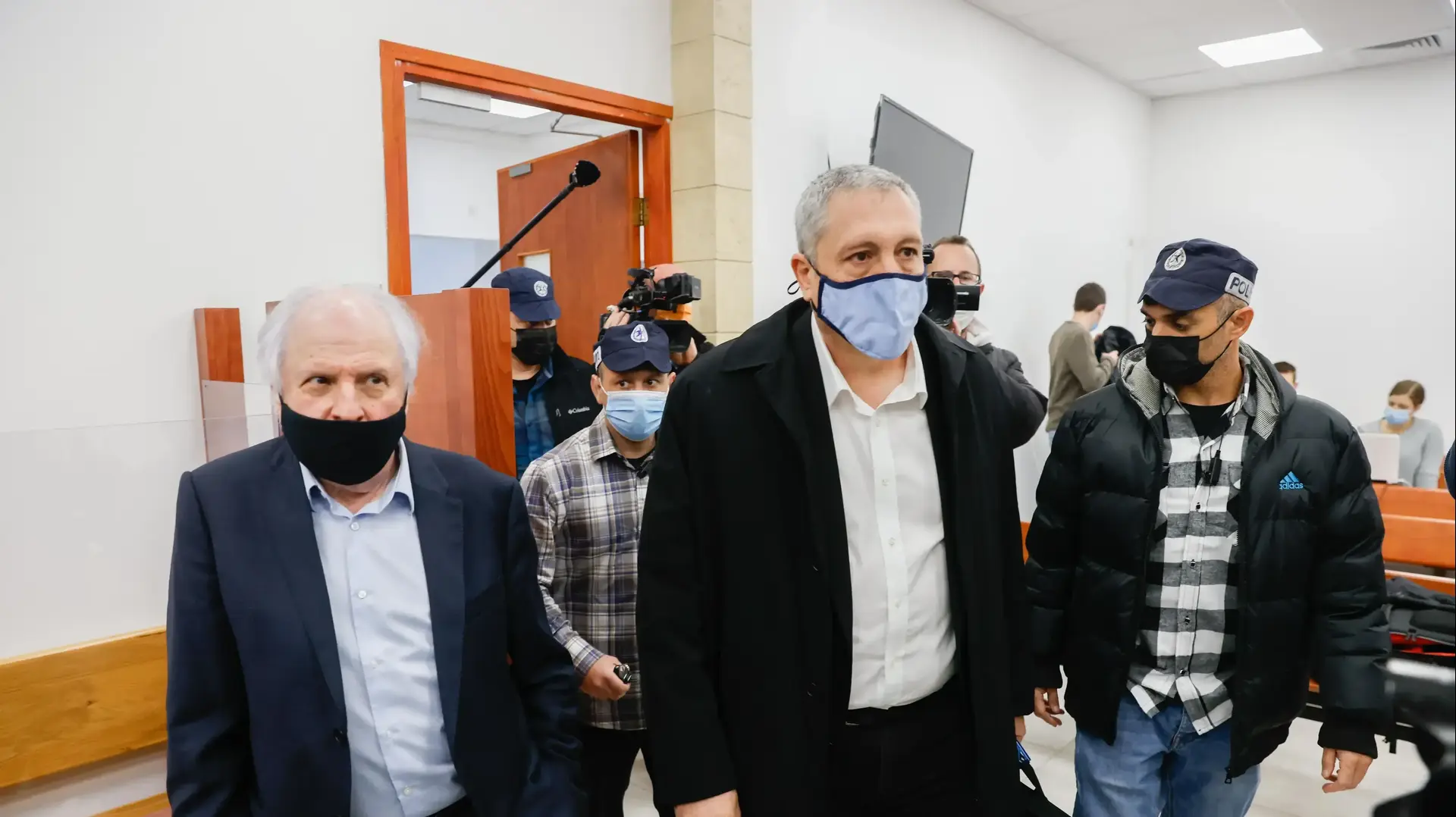 ניר חפץ ושאול אלוביץ' במשפט תיקי האלפים, בימ"ש מחוזי ירושלים, 22 בדצמבר 2021 ניר חפץ ושאול אלוביץ' במשפט תיקי האלפים, בימ"ש מחוזי ירושלים, 22 בדצמבר 2021